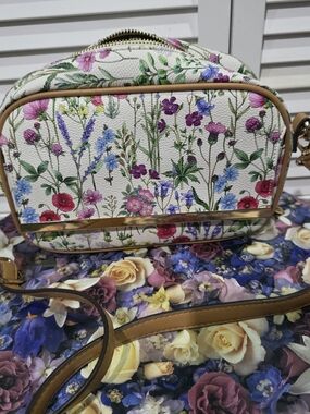 Iman, Floral Crossbody Bag with Brown Trim - White Wildflower Print